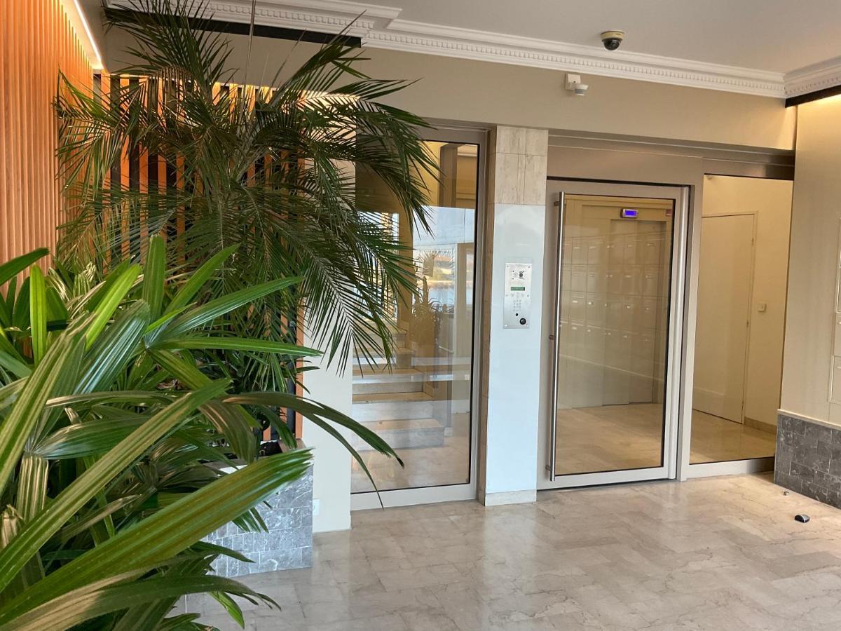 Somptueux Appartement Face A La Mer Toulon Exterior photo